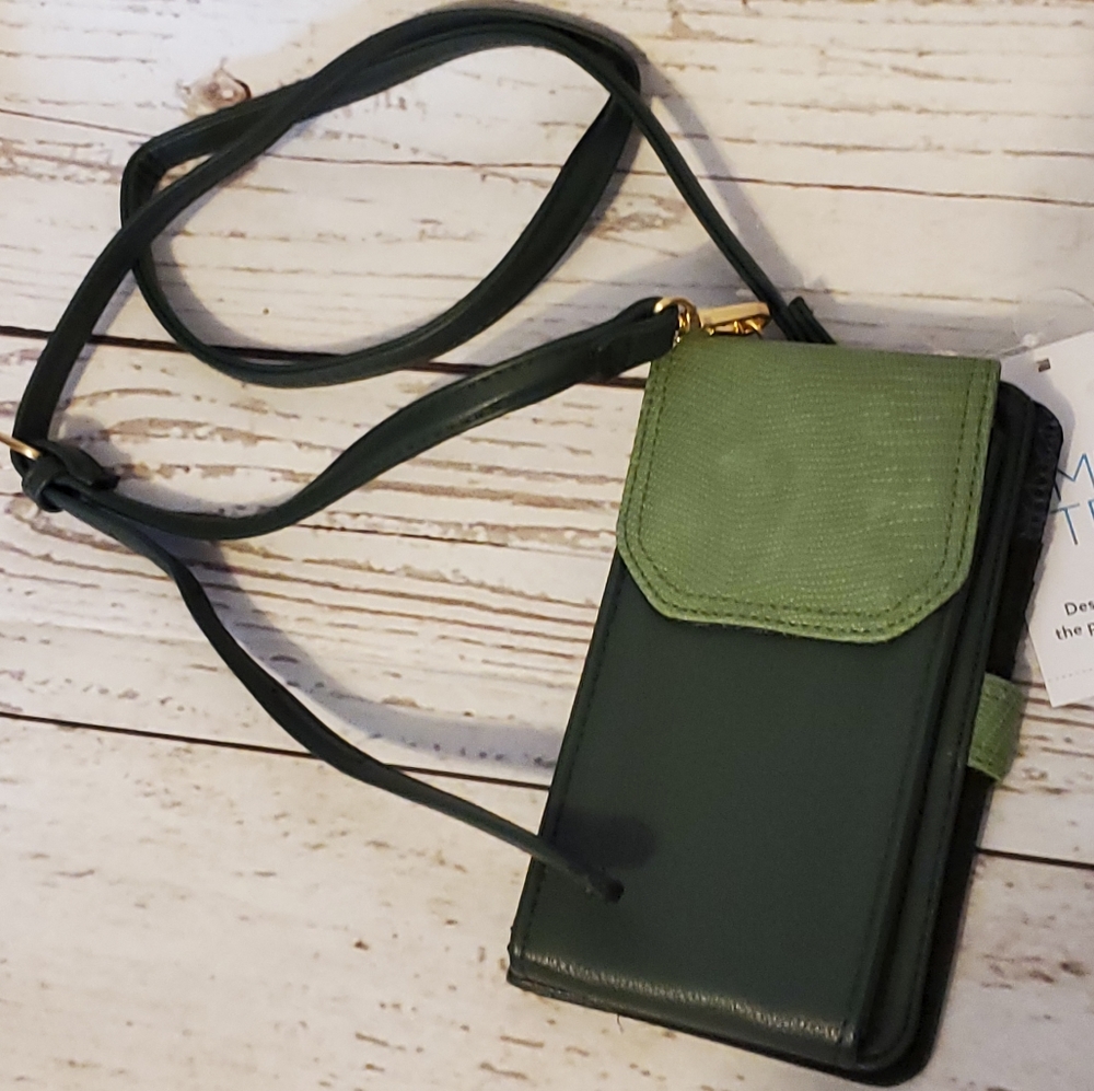 Time and Tru recycled materials women's wallet with shoulder strap green